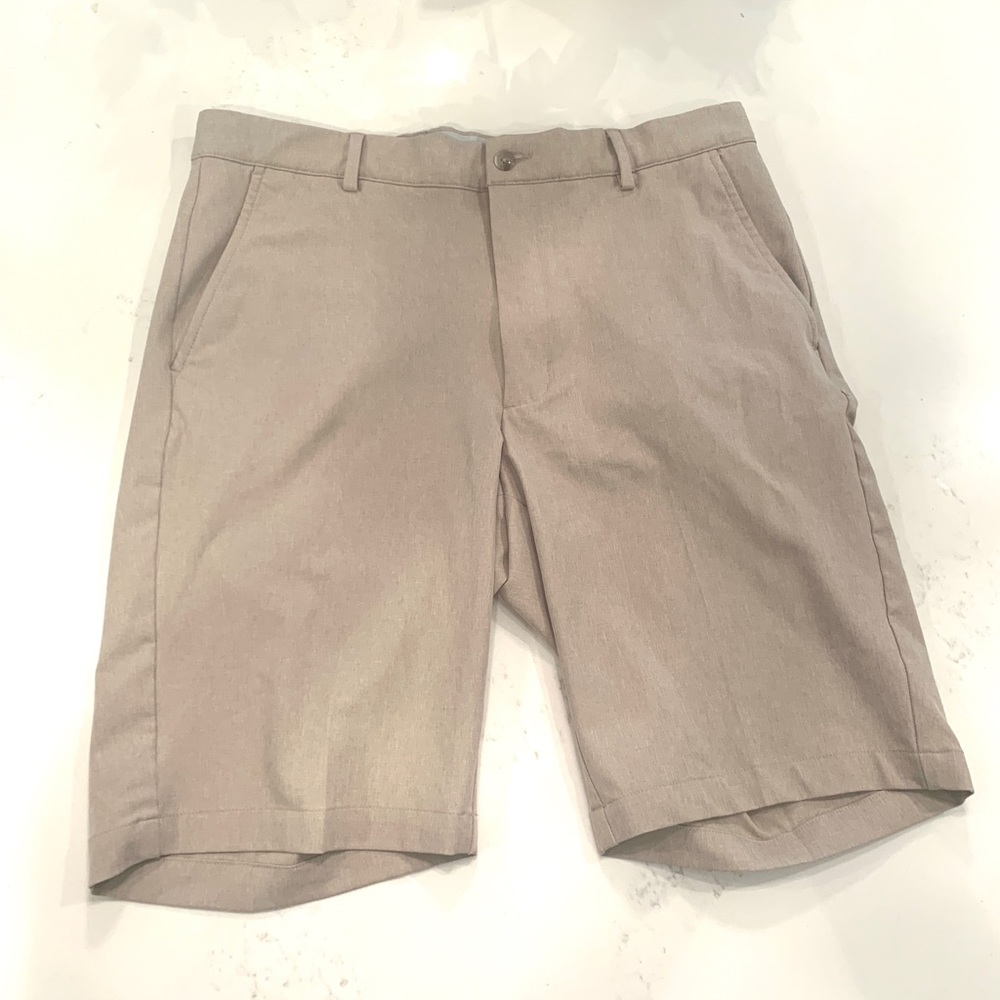 NWOT Greg Norman quick dry shorts